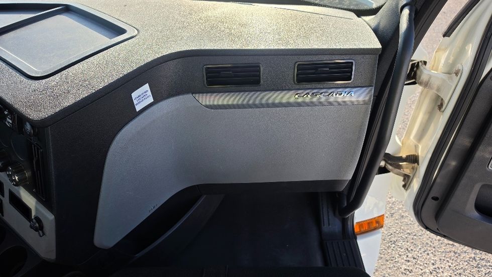 Day Cab Tractor-Heavy Duty Tractors-Freightliner-2020-T12664ST-Ocala-FL-217,156\n\t\tmiles-$ 64,000 - Image 13