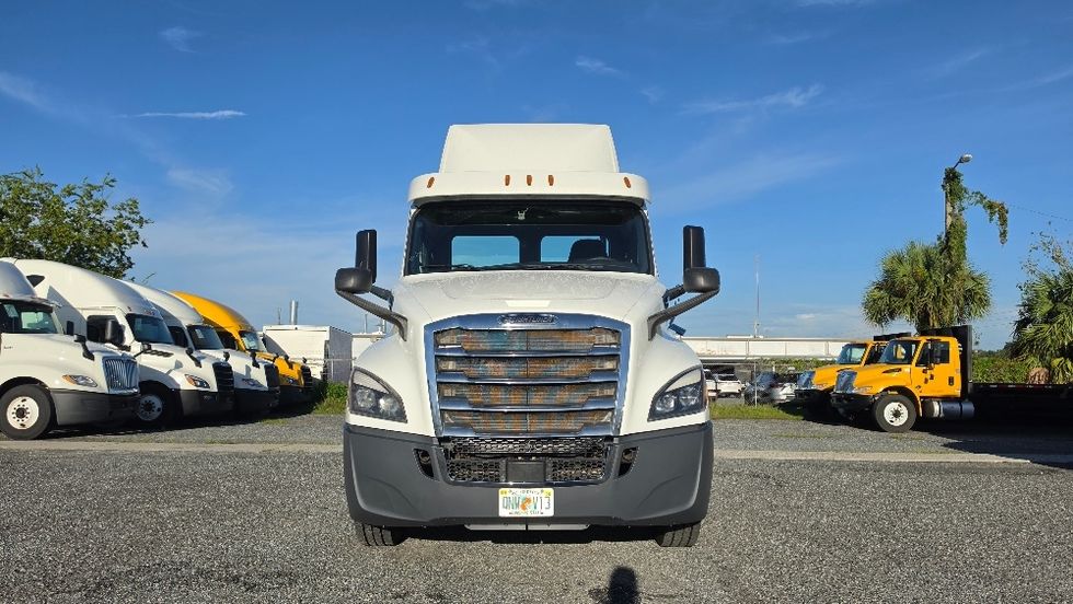 Day Cab Tractor-Heavy Duty Tractors-Freightliner-2020-T12664ST-Ocala-FL-217,156\n\t\tmiles-$ 64,000 - Image 2