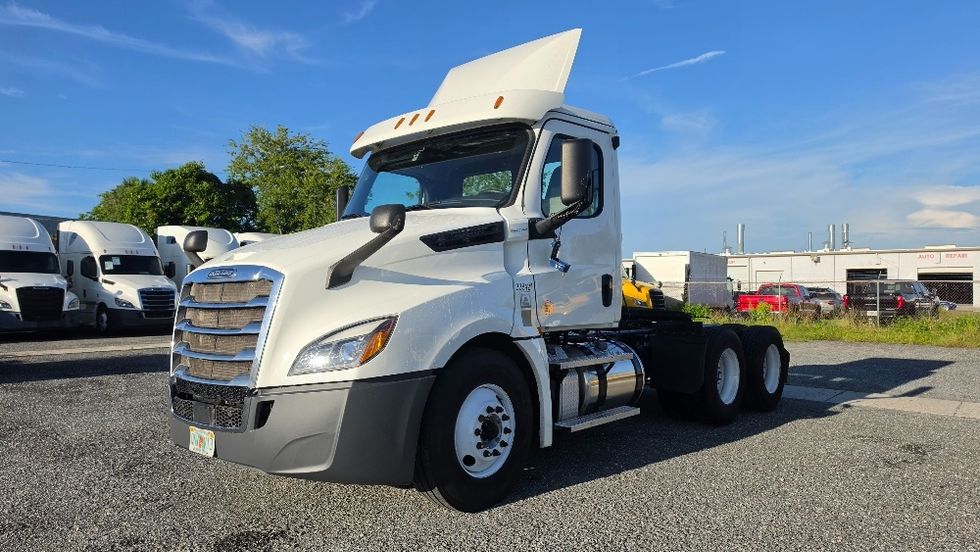 Day Cab Tractor-Heavy Duty Tractors-Freightliner-2020-T12664ST-Ocala-FL-217,156\n\t\tmiles-$ 64,000 - Image 3