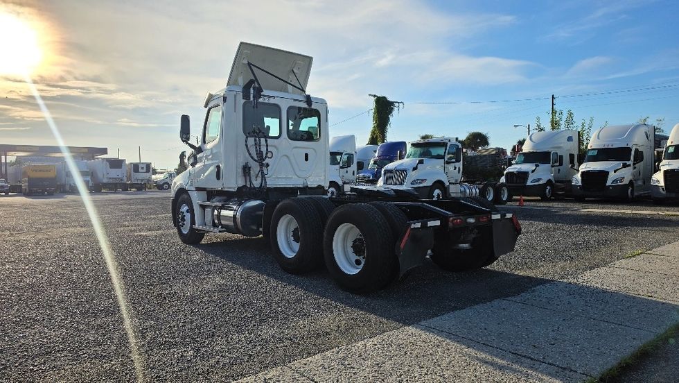 Day Cab Tractor-Heavy Duty Tractors-Freightliner-2020-T12664ST-Ocala-FL-217,156\n\t\tmiles-$ 64,000 - Image 5