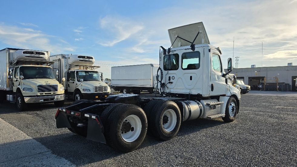 Day Cab Tractor-Heavy Duty Tractors-Freightliner-2020-T12664ST-Ocala-FL-217,156\n\t\tmiles-$ 64,000 - Image 7