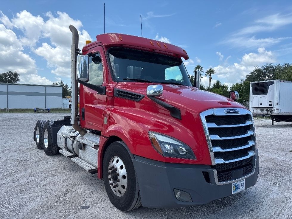 Day Cab Tractor-Heavy Duty Tractors-Freightliner-2020-T12664ST-Ocala-FL-336,375\n\t\tmiles-$ 51,500 - Image 1