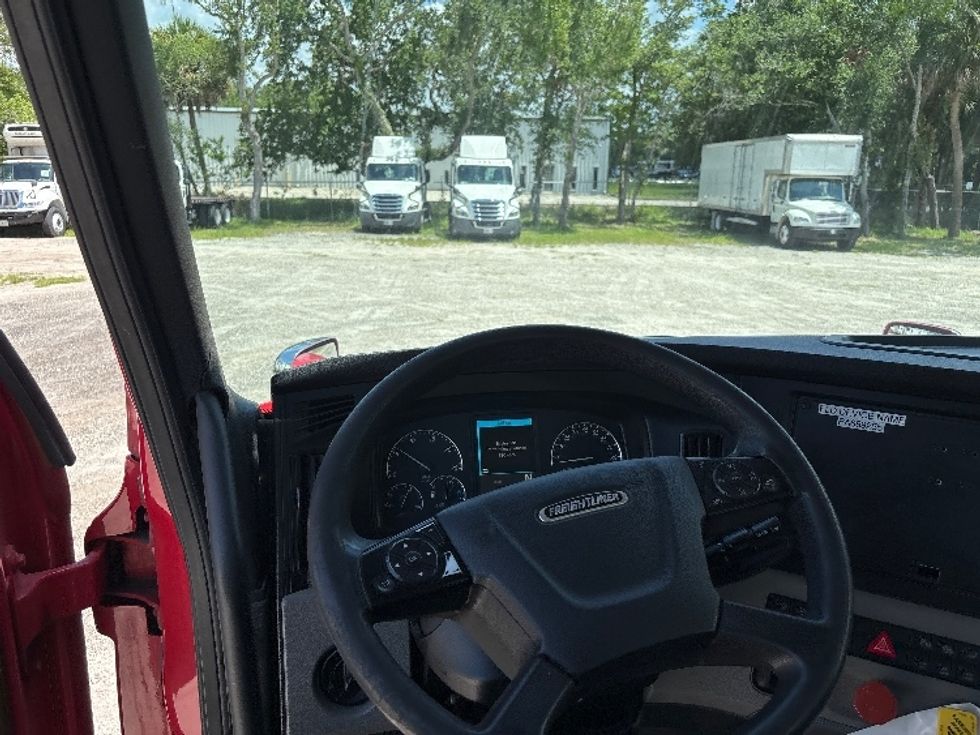 Day Cab Tractor-Heavy Duty Tractors-Freightliner-2020-T12664ST-Ocala-FL-336,375\n\t\tmiles-$ 51,500 - Image 11