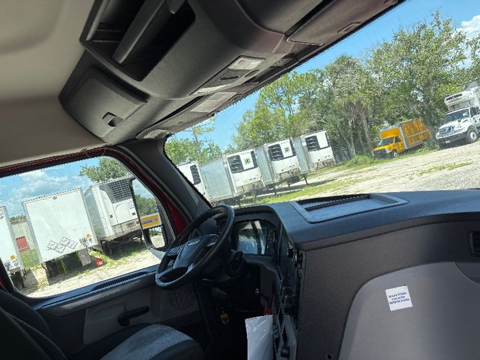 Day Cab Tractor-Heavy Duty Tractors-Freightliner-2020-T12664ST-Ocala-FL-336,375\n\t\tmiles-$ 51,500 - Image 13