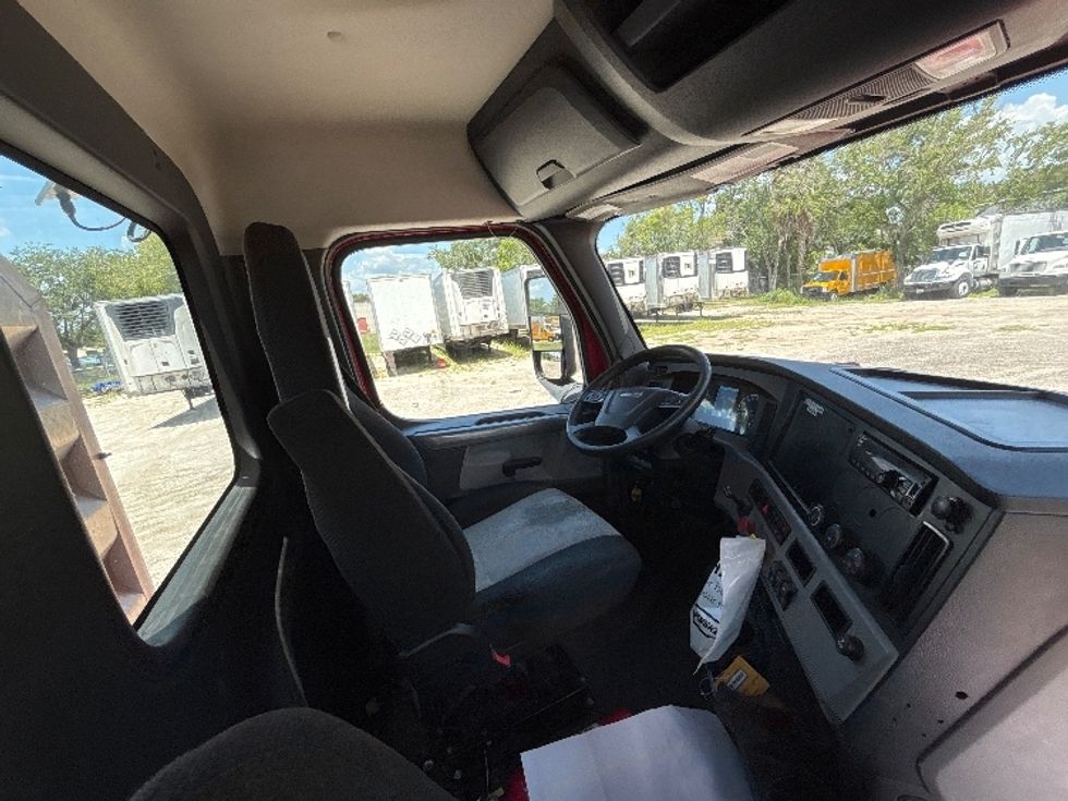 Day Cab Tractor-Heavy Duty Tractors-Freightliner-2020-T12664ST-Ocala-FL-336,375\n\t\tmiles-$ 51,500 - Image 14