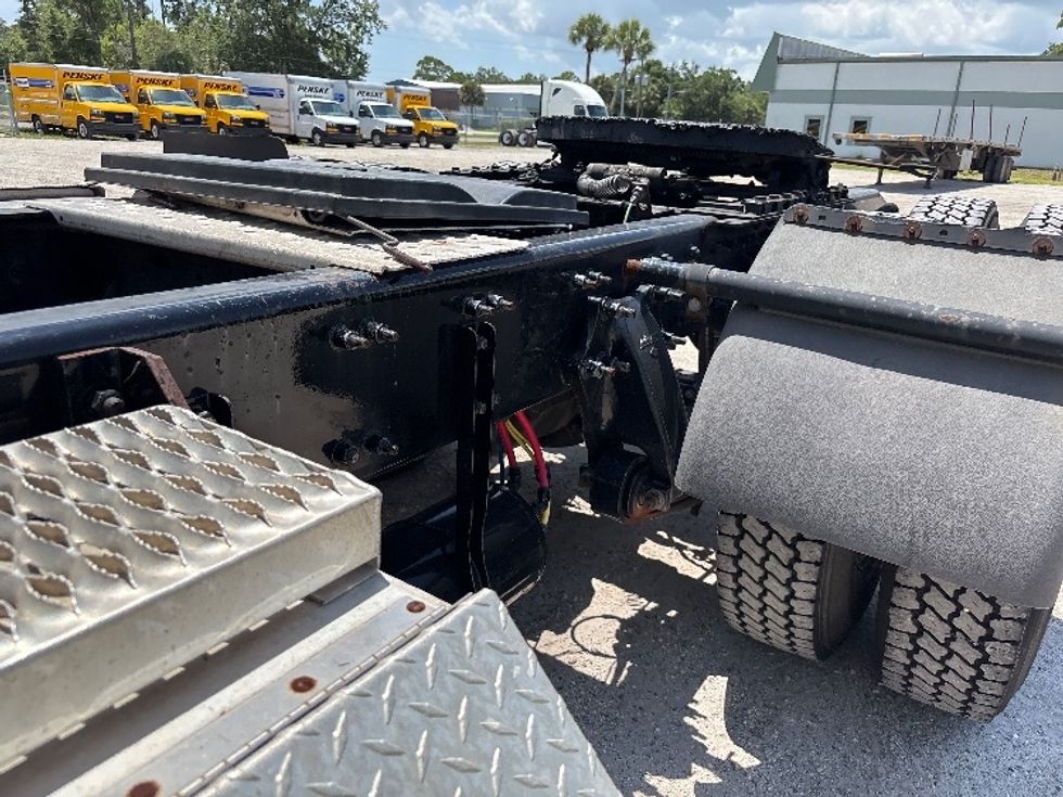 Day Cab Tractor-Heavy Duty Tractors-Freightliner-2020-T12664ST-Ocala-FL-336,375\n\t\tmiles-$ 51,500 - Image 19