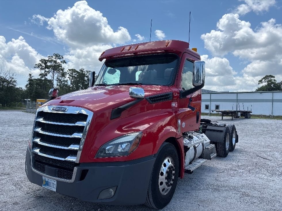 Day Cab Tractor-Heavy Duty Tractors-Freightliner-2020-T12664ST-Ocala-FL-336,375\n\t\tmiles-$ 51,500 - Image 3