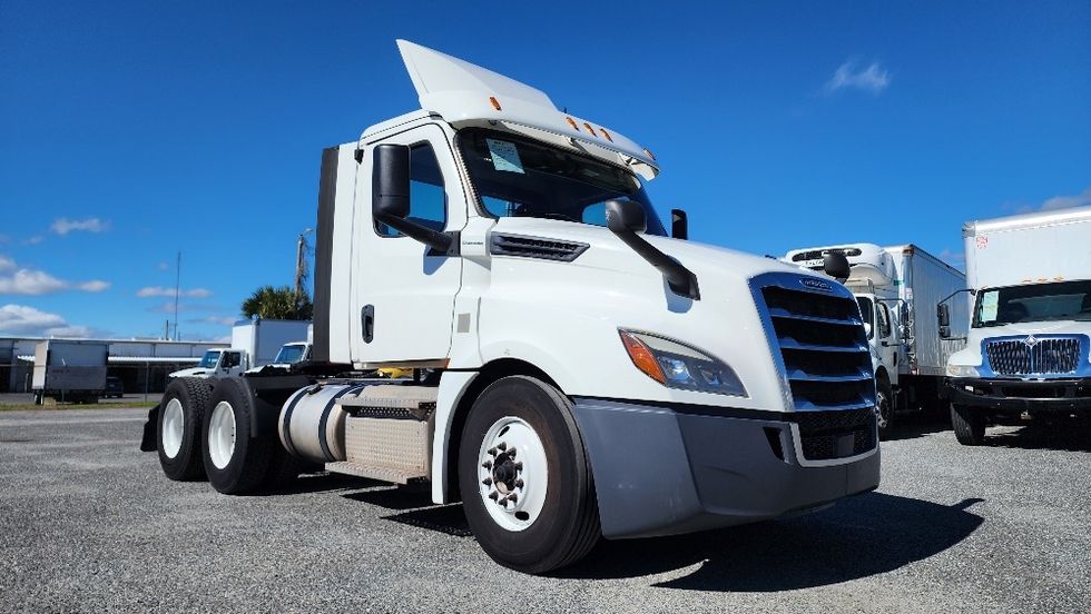 Day Cab Tractor-Heavy Duty Tractors-Freightliner-2020-T12664ST-Ocala-FL-357,048\n\t\tmiles-$ 52,750 - Image 1