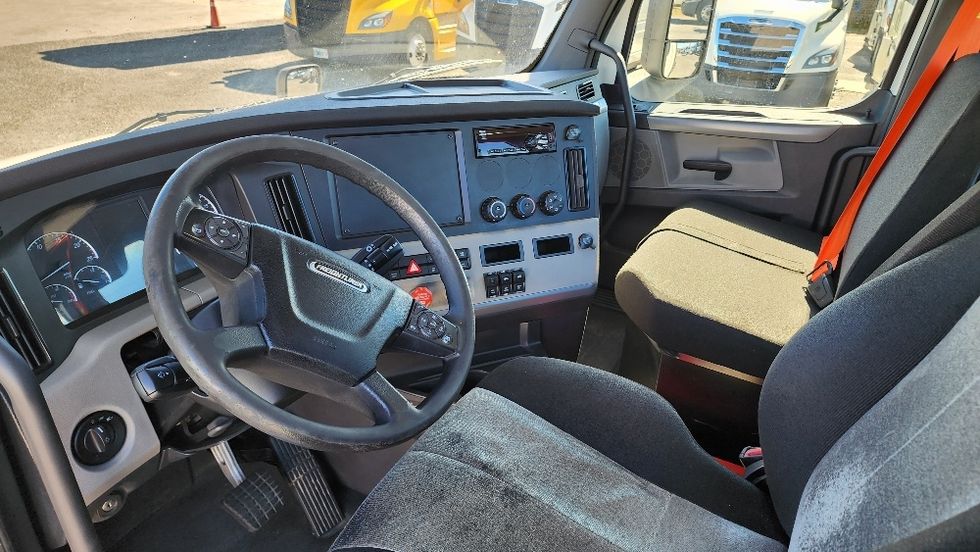 Day Cab Tractor-Heavy Duty Tractors-Freightliner-2020-T12664ST-Ocala-FL-357,048\n\t\tmiles-$ 52,750 - Image 10