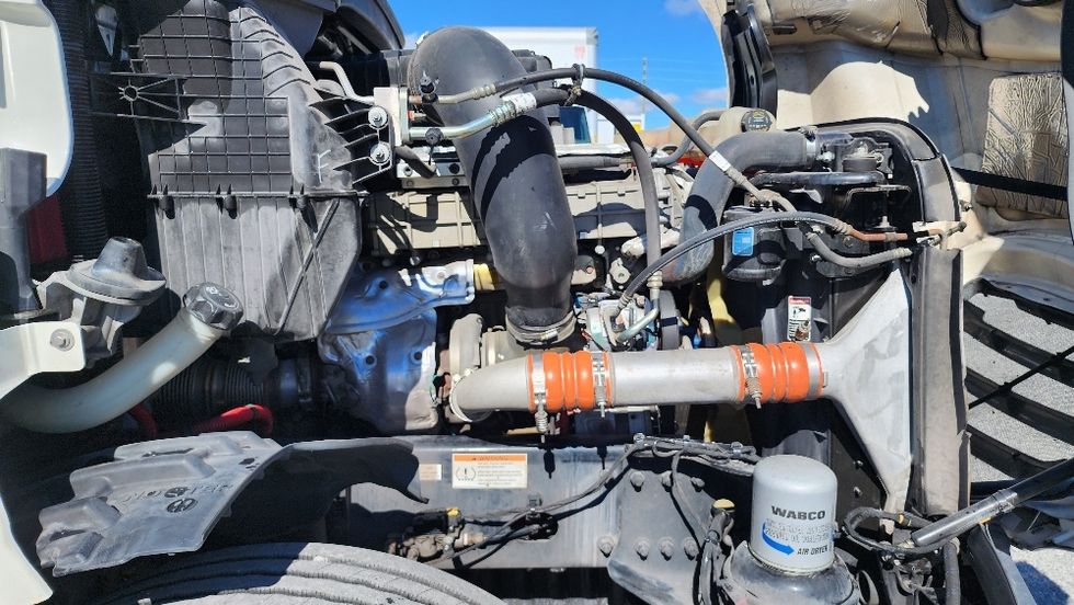 Day Cab Tractor-Heavy Duty Tractors-Freightliner-2020-T12664ST-Ocala-FL-357,048\n\t\tmiles-$ 52,750 - Image 15