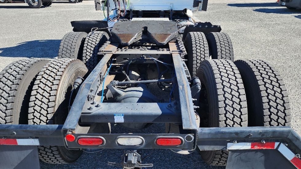 Day Cab Tractor-Heavy Duty Tractors-Freightliner-2020-T12664ST-Ocala-FL-357,048\n\t\tmiles-$ 52,750 - Image 6