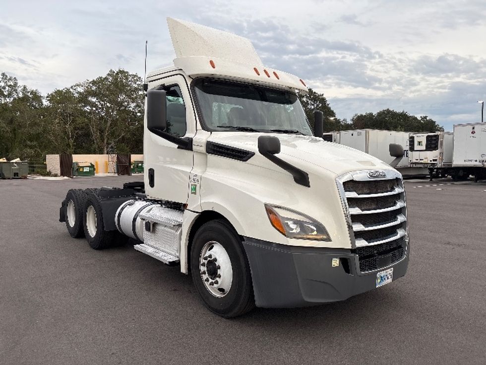 Day Cab Tractor-Heavy Duty Tractors-Freightliner-2020-T12664ST-Ocala-FL-422,292\n\t\tmiles-$ 47,500 - Image 1