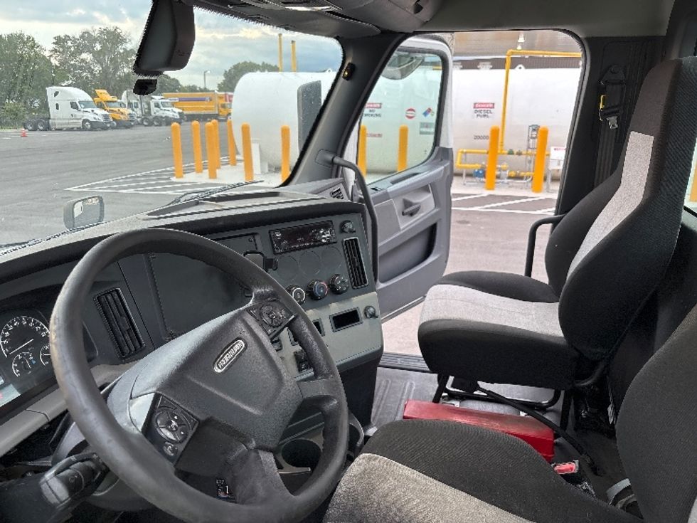 Day Cab Tractor-Heavy Duty Tractors-Freightliner-2020-T12664ST-Ocala-FL-422,292\n\t\tmiles-$ 47,500 - Image 10