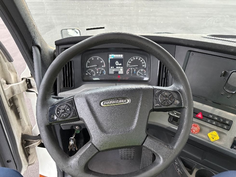 Day Cab Tractor-Heavy Duty Tractors-Freightliner-2020-T12664ST-Ocala-FL-422,292\n\t\tmiles-$ 47,500 - Image 11