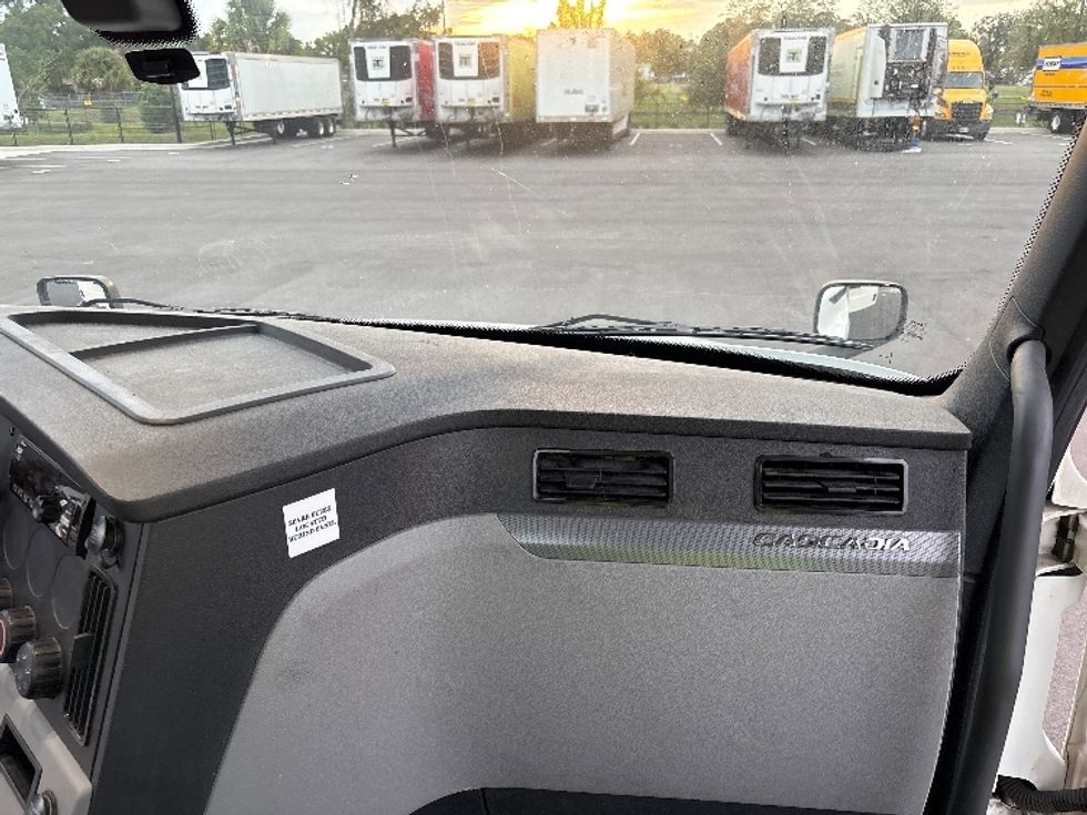 Day Cab Tractor-Heavy Duty Tractors-Freightliner-2020-T12664ST-Ocala-FL-422,292\n\t\tmiles-$ 47,500 - Image 13