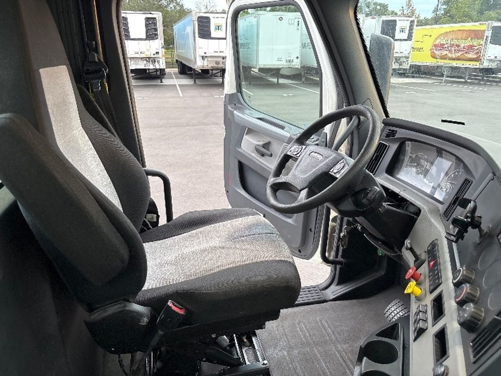 Day Cab Tractor-Heavy Duty Tractors-Freightliner-2020-T12664ST-Ocala-FL-422,292\n\t\tmiles-$ 47,500 - Image 14