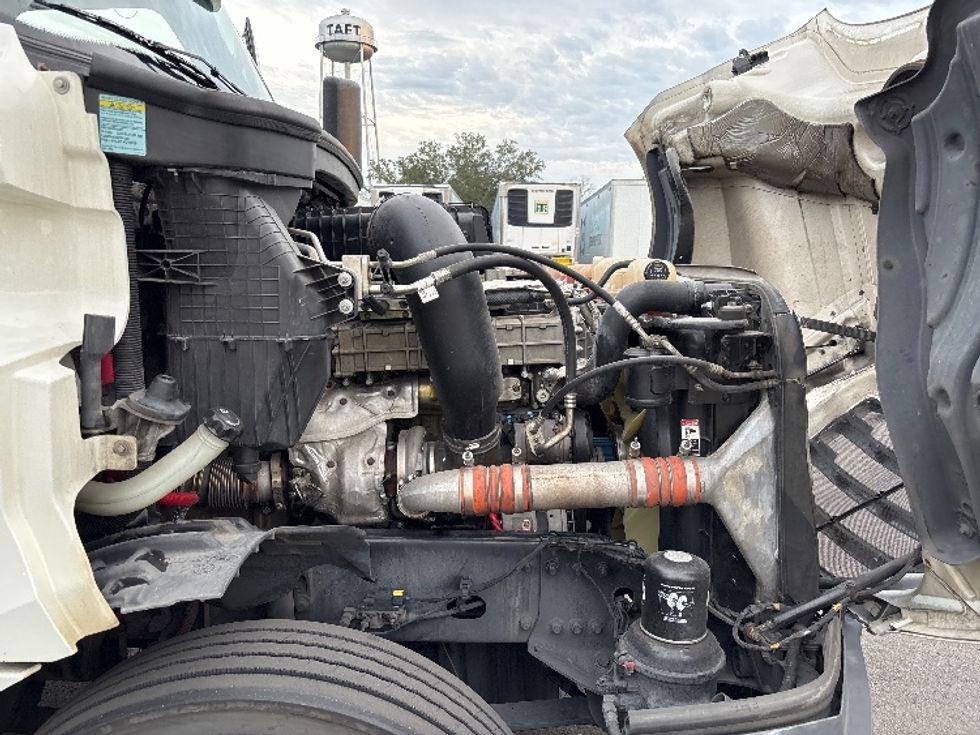 Day Cab Tractor-Heavy Duty Tractors-Freightliner-2020-T12664ST-Ocala-FL-422,292\n\t\tmiles-$ 47,500 - Image 15