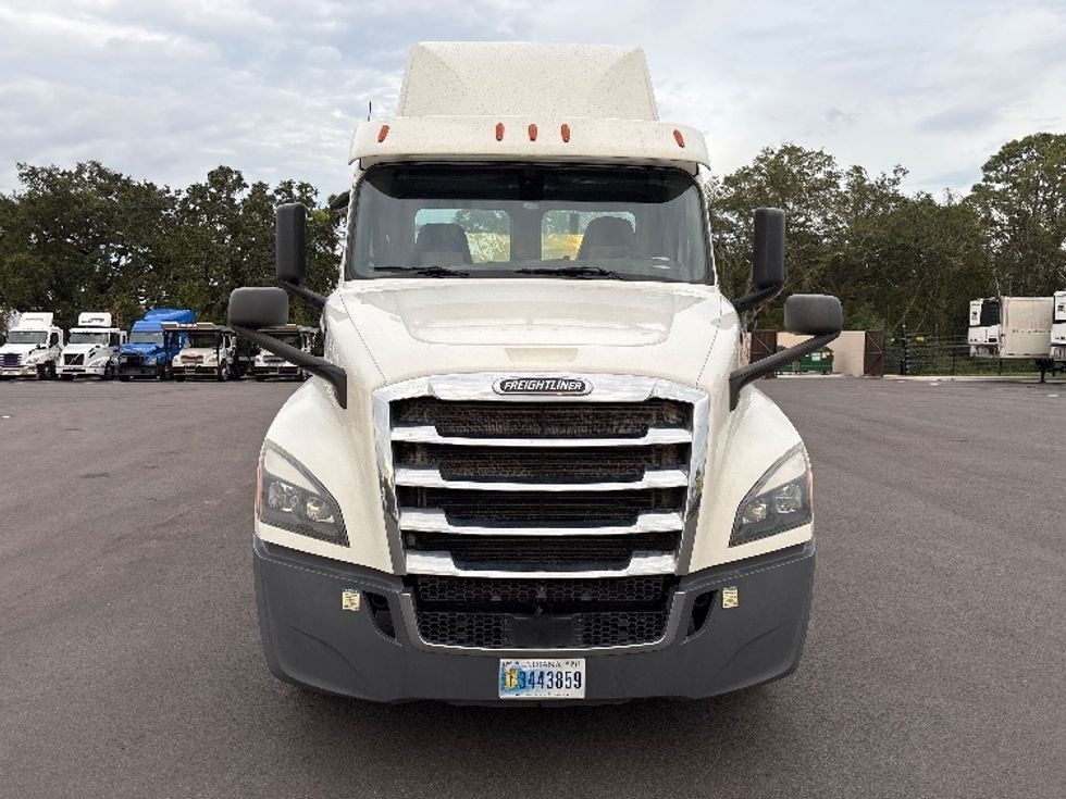 Day Cab Tractor-Heavy Duty Tractors-Freightliner-2020-T12664ST-Ocala-FL-422,292\n\t\tmiles-$ 47,500 - Image 2