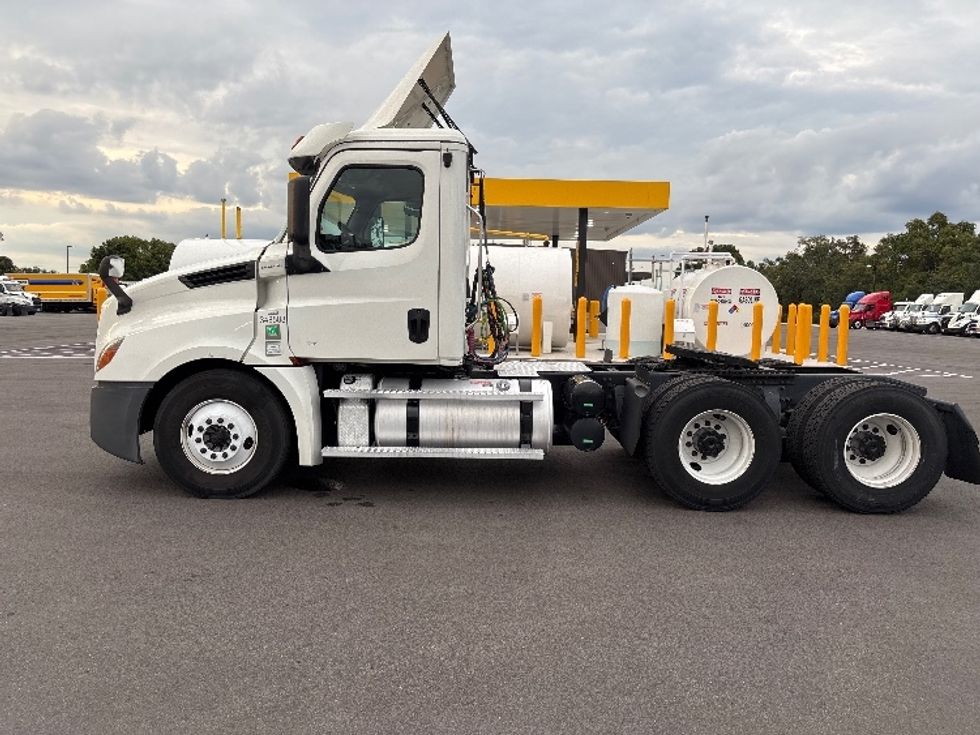 Day Cab Tractor-Heavy Duty Tractors-Freightliner-2020-T12664ST-Ocala-FL-422,292\n\t\tmiles-$ 47,500 - Image 4
