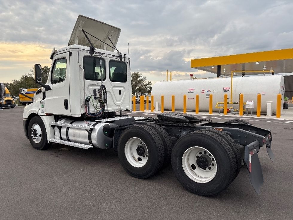 Day Cab Tractor-Heavy Duty Tractors-Freightliner-2020-T12664ST-Ocala-FL-422,292\n\t\tmiles-$ 47,500 - Image 5
