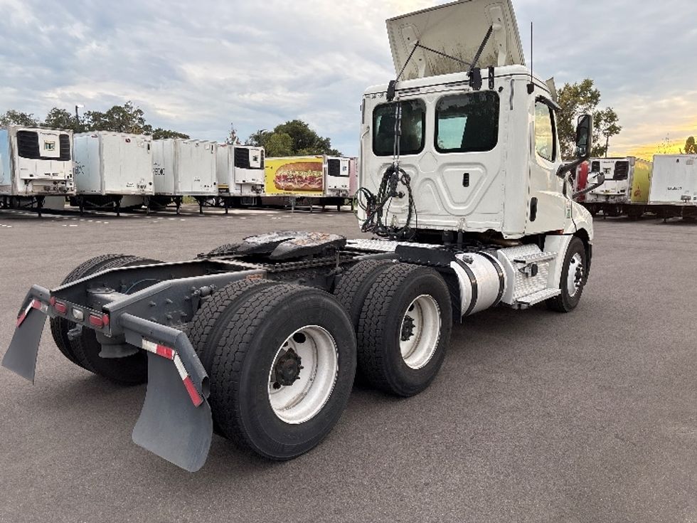 Day Cab Tractor-Heavy Duty Tractors-Freightliner-2020-T12664ST-Ocala-FL-422,292\n\t\tmiles-$ 47,500 - Image 7