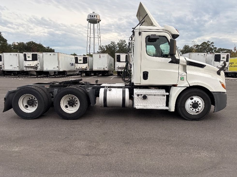 Day Cab Tractor-Heavy Duty Tractors-Freightliner-2020-T12664ST-Ocala-FL-422,292\n\t\tmiles-$ 47,500 - Image 8
