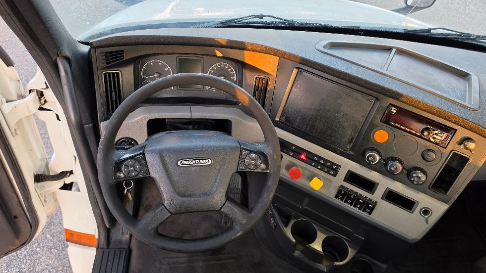 Day Cab Tractor-Heavy Duty Tractors-Freightliner-2020-T12664ST-Ocala-FL-492,279\n\t\tmiles-$ 47,250 - Image 10