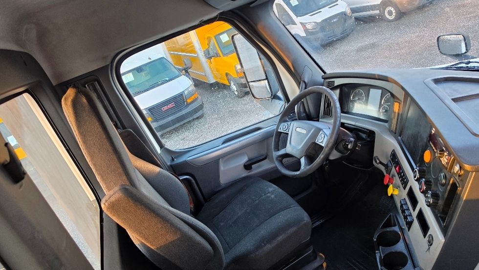 Day Cab Tractor-Heavy Duty Tractors-Freightliner-2020-T12664ST-Ocala-FL-492,279\n\t\tmiles-$ 47,250 - Image 13