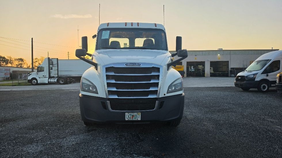 Day Cab Tractor-Heavy Duty Tractors-Freightliner-2020-T12664ST-Ocala-FL-492,279\n\t\tmiles-$ 47,250 - Image 2