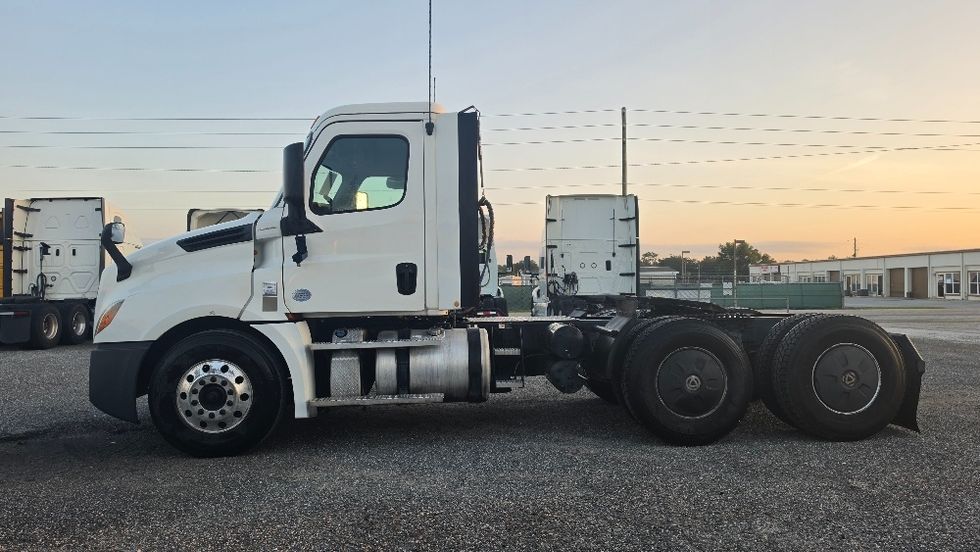 Day Cab Tractor-Heavy Duty Tractors-Freightliner-2020-T12664ST-Ocala-FL-492,279\n\t\tmiles-$ 47,250 - Image 4