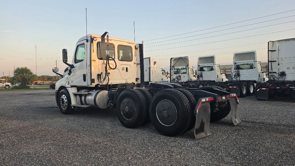 Day Cab Tractor-Heavy Duty Tractors-Freightliner-2020-T12664ST-Ocala-FL-492,279\n\t\tmiles-$ 47,250 - Image 5