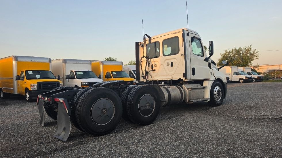 Day Cab Tractor-Heavy Duty Tractors-Freightliner-2020-T12664ST-Ocala-FL-492,279\n\t\tmiles-$ 47,250 - Image 7