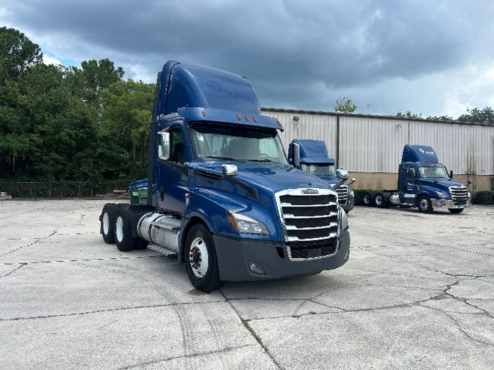 Day Cab Tractor-Heavy Duty Tractors-Freightliner-2020-T12664ST-Ocala-FL-583,224\n\t\tmiles-$ 38,000 - Image 1