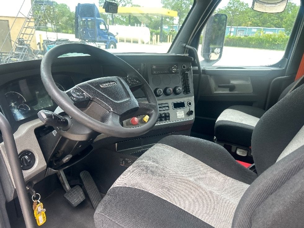 Day Cab Tractor-Heavy Duty Tractors-Freightliner-2020-T12664ST-Ocala-FL-583,224\n\t\tmiles-$ 38,000 - Image 10