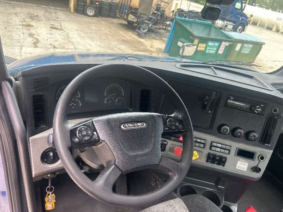Day Cab Tractor-Heavy Duty Tractors-Freightliner-2020-T12664ST-Ocala-FL-583,224\n\t\tmiles-$ 38,000 - Image 11