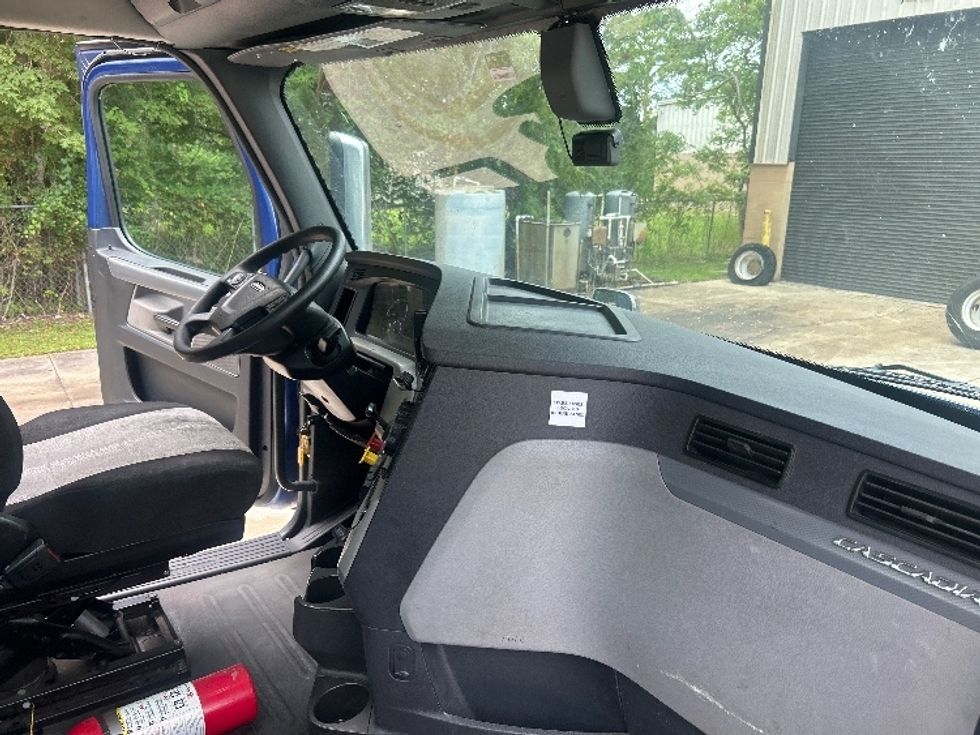Day Cab Tractor-Heavy Duty Tractors-Freightliner-2020-T12664ST-Ocala-FL-583,224\n\t\tmiles-$ 38,000 - Image 13