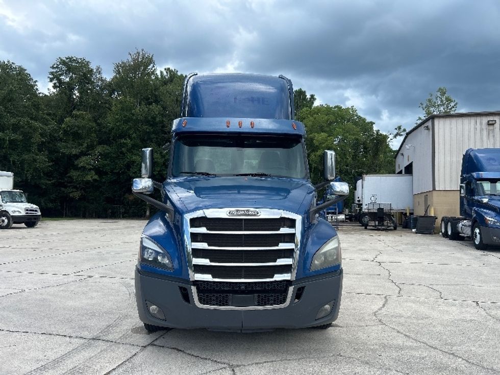 Day Cab Tractor-Heavy Duty Tractors-Freightliner-2020-T12664ST-Ocala-FL-583,224\n\t\tmiles-$ 38,000 - Image 2