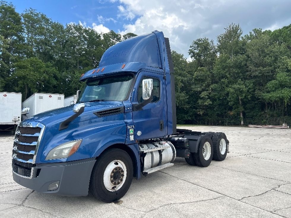 Day Cab Tractor-Heavy Duty Tractors-Freightliner-2020-T12664ST-Ocala-FL-583,224\n\t\tmiles-$ 38,000 - Image 3