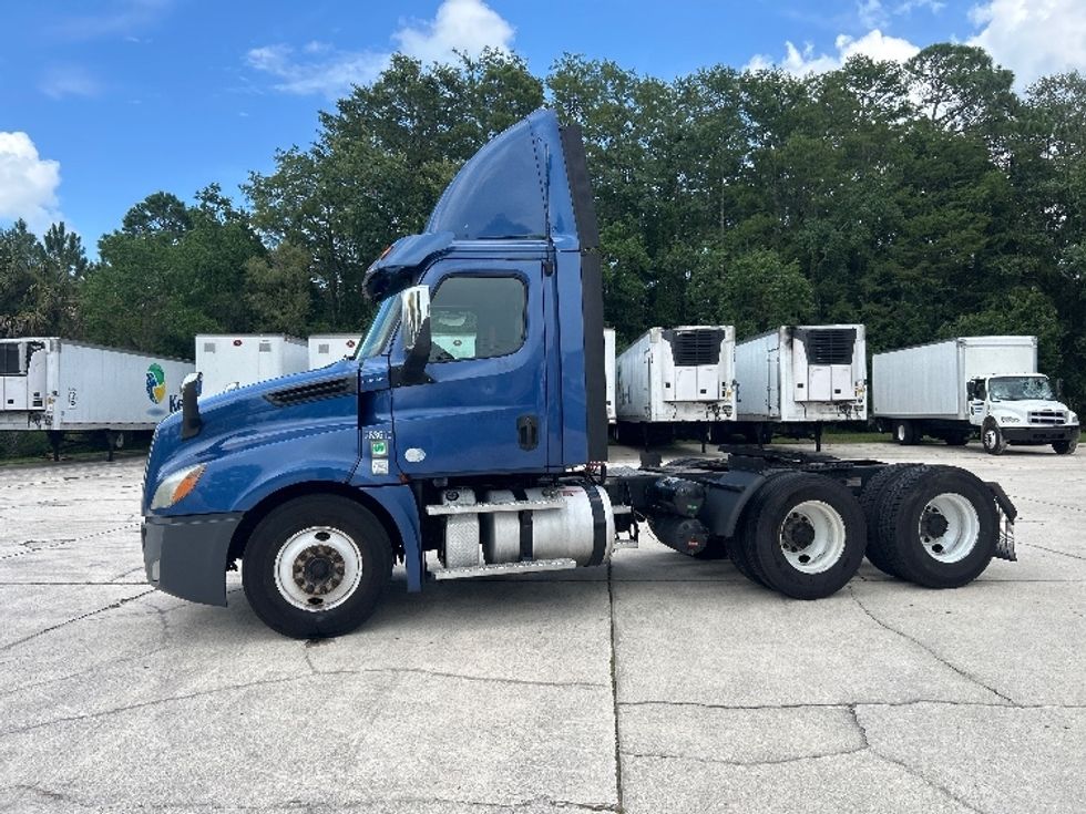 Day Cab Tractor-Heavy Duty Tractors-Freightliner-2020-T12664ST-Ocala-FL-583,224\n\t\tmiles-$ 38,000 - Image 4