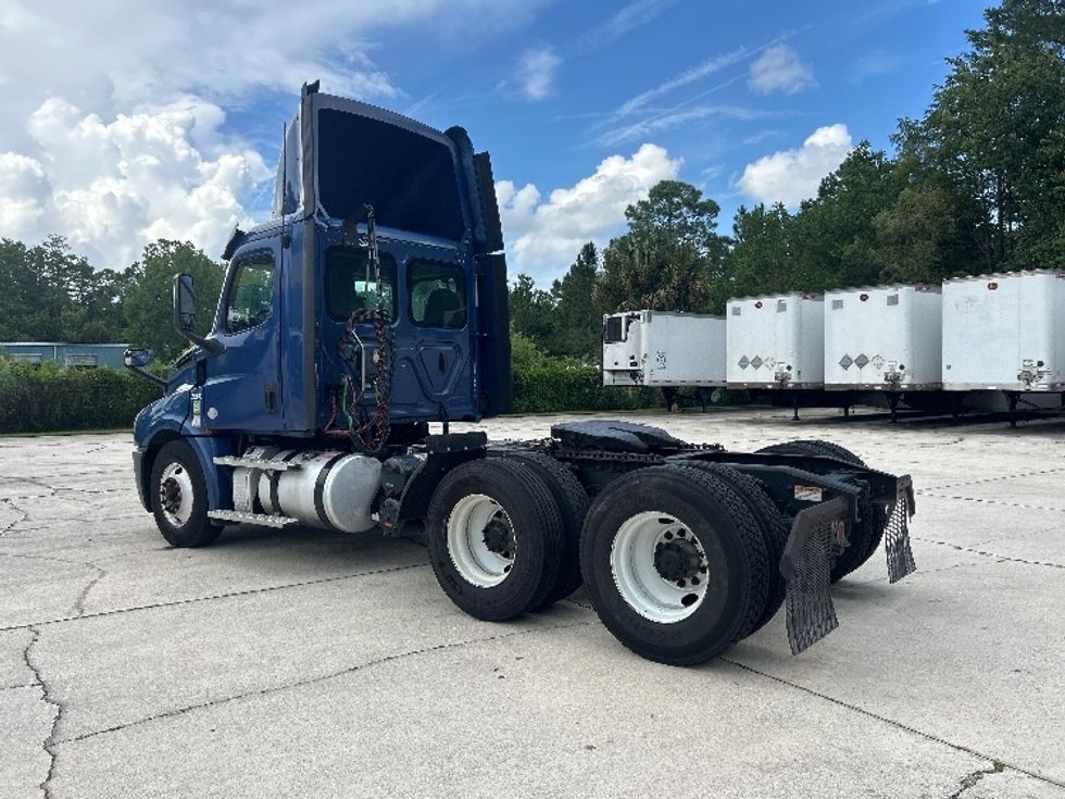 Day Cab Tractor-Heavy Duty Tractors-Freightliner-2020-T12664ST-Ocala-FL-583,224\n\t\tmiles-$ 38,000 - Image 5