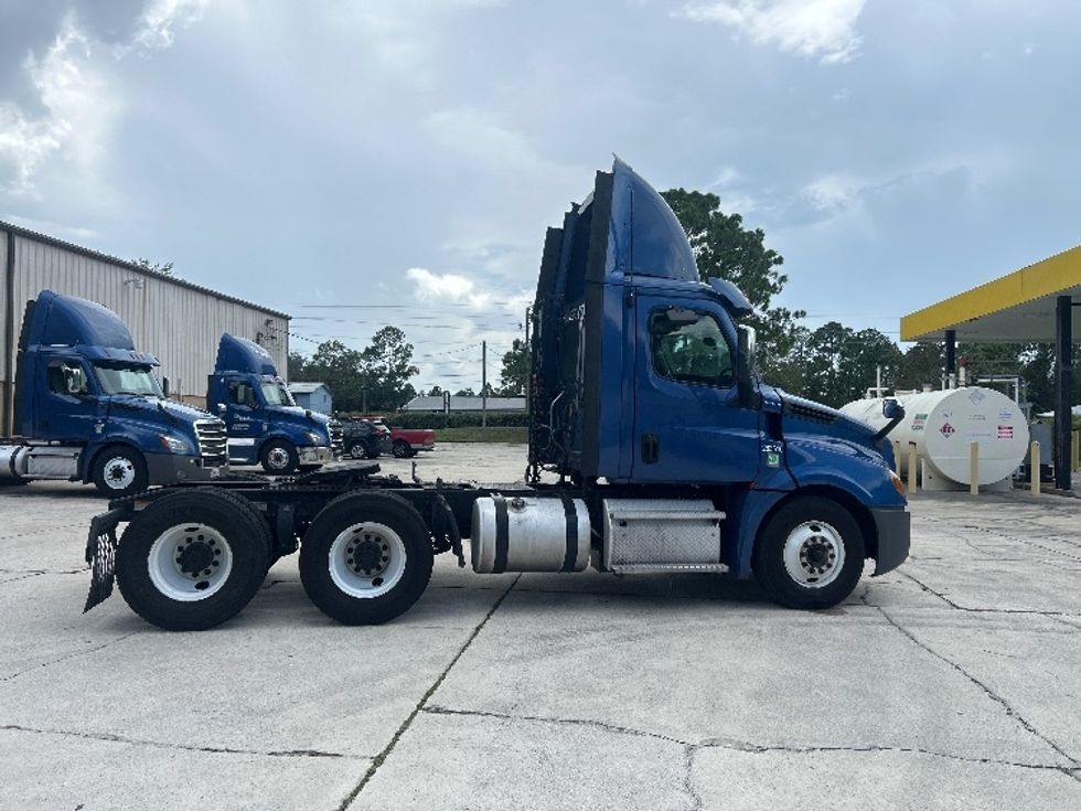 Day Cab Tractor-Heavy Duty Tractors-Freightliner-2020-T12664ST-Ocala-FL-583,224\n\t\tmiles-$ 38,000 - Image 8
