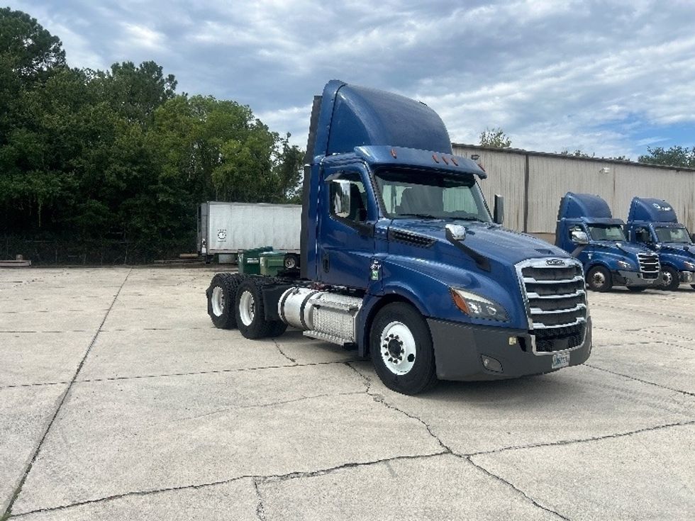 Day Cab Tractor-Heavy Duty Tractors-Freightliner-2020-T12664ST-Ocala-FL-651,921\n\t\tmiles-$ 30,000 - Image 1