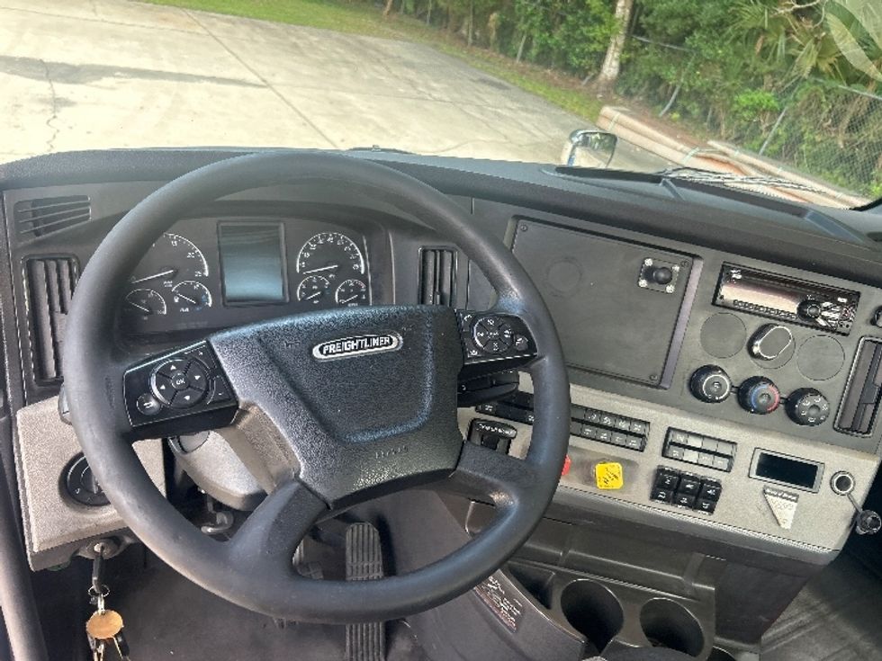 Day Cab Tractor-Heavy Duty Tractors-Freightliner-2020-T12664ST-Ocala-FL-651,921\n\t\tmiles-$ 30,000 - Image 10