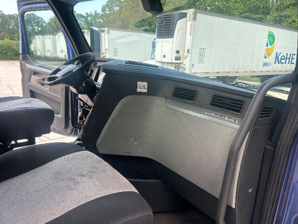 Day Cab Tractor-Heavy Duty Tractors-Freightliner-2020-T12664ST-Ocala-FL-651,921\n\t\tmiles-$ 30,000 - Image 12