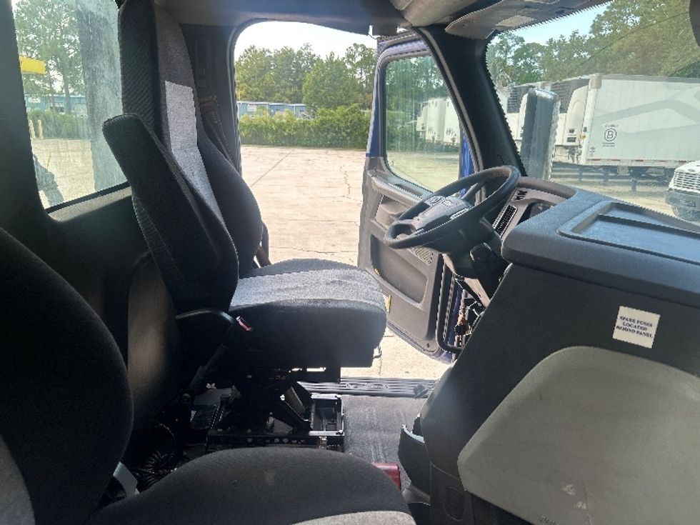 Day Cab Tractor-Heavy Duty Tractors-Freightliner-2020-T12664ST-Ocala-FL-651,921\n\t\tmiles-$ 30,000 - Image 13