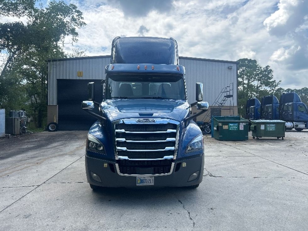 Day Cab Tractor-Heavy Duty Tractors-Freightliner-2020-T12664ST-Ocala-FL-651,921\n\t\tmiles-$ 30,000 - Image 2