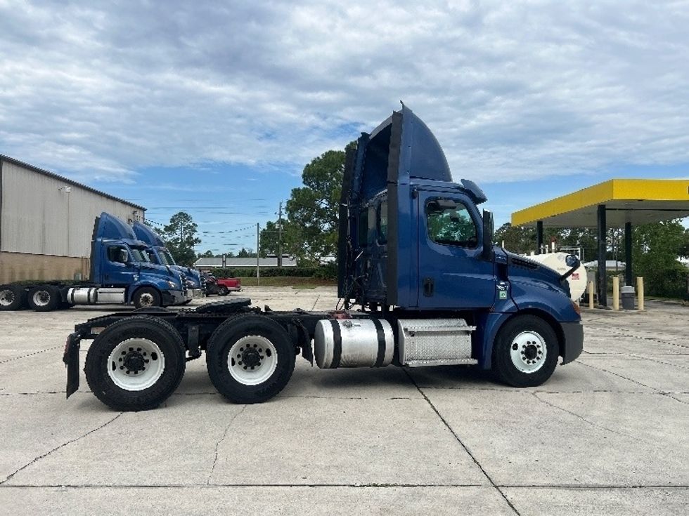 Day Cab Tractor-Heavy Duty Tractors-Freightliner-2020-T12664ST-Ocala-FL-651,921\n\t\tmiles-$ 30,000 - Image 7