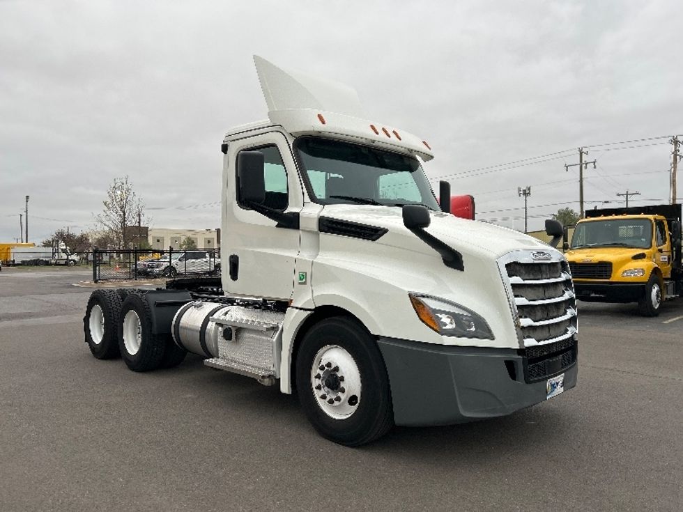 Day Cab Tractor-Heavy Duty Tractors-Freightliner-2020-T12664ST-Oklahoma City-OK-210,197\n\t\tmiles-$ 65,500 - Image 1