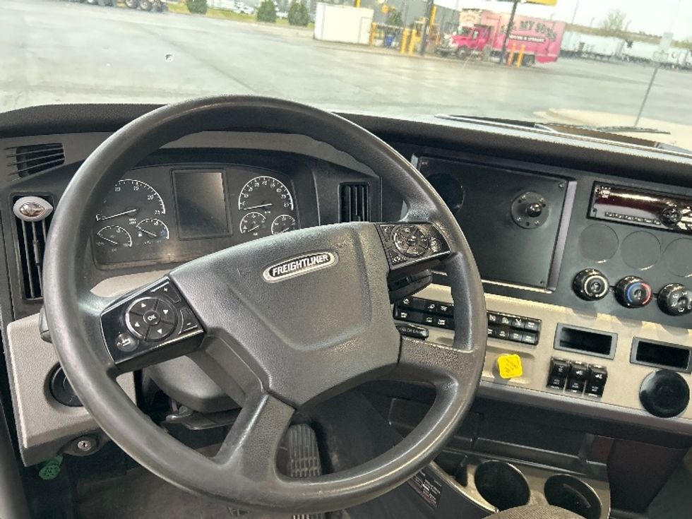 Day Cab Tractor-Heavy Duty Tractors-Freightliner-2020-T12664ST-Oklahoma City-OK-210,197\n\t\tmiles-$ 65,500 - Image 10