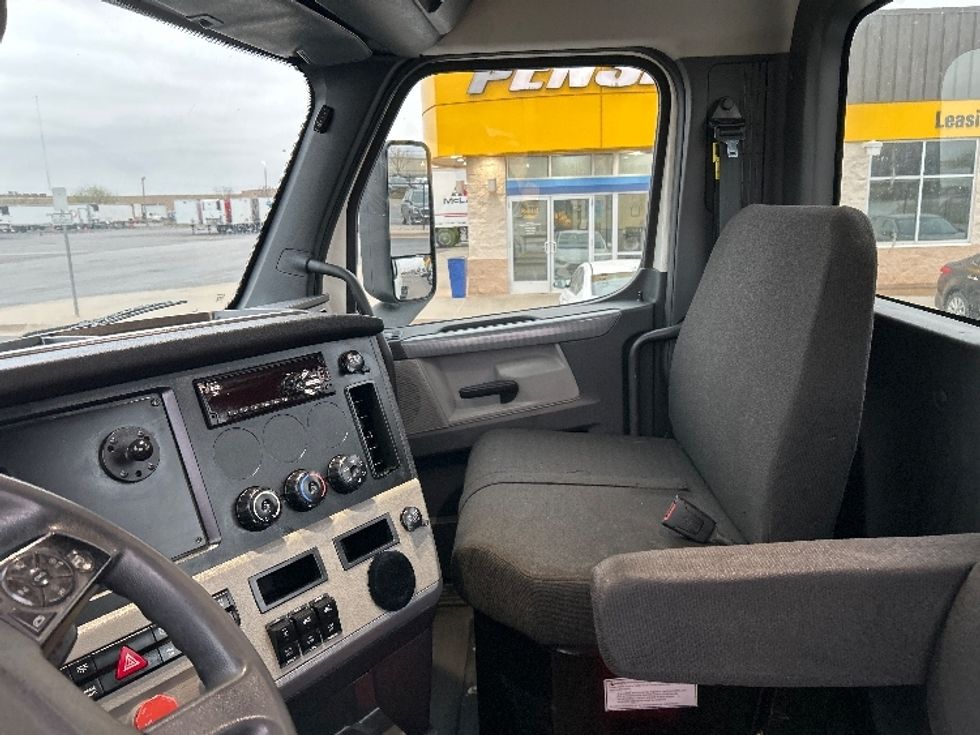 Day Cab Tractor-Heavy Duty Tractors-Freightliner-2020-T12664ST-Oklahoma City-OK-210,197\n\t\tmiles-$ 65,500 - Image 11